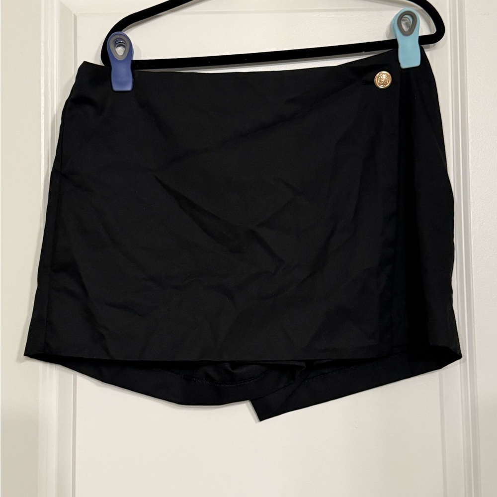 H&M Black Asymmetrical Wrap Skort with Gold Button Size 16 NWT